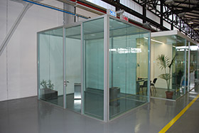 Spazio lavoro in parete vetrata